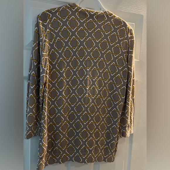 Banana Republic Woman’s Spring sweater - Picture 2 of 4